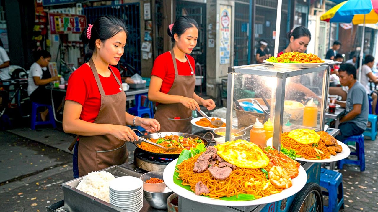 Cambodian Women Serve Iconic Fried Noodles for 40 Years! The Taste Says It All!