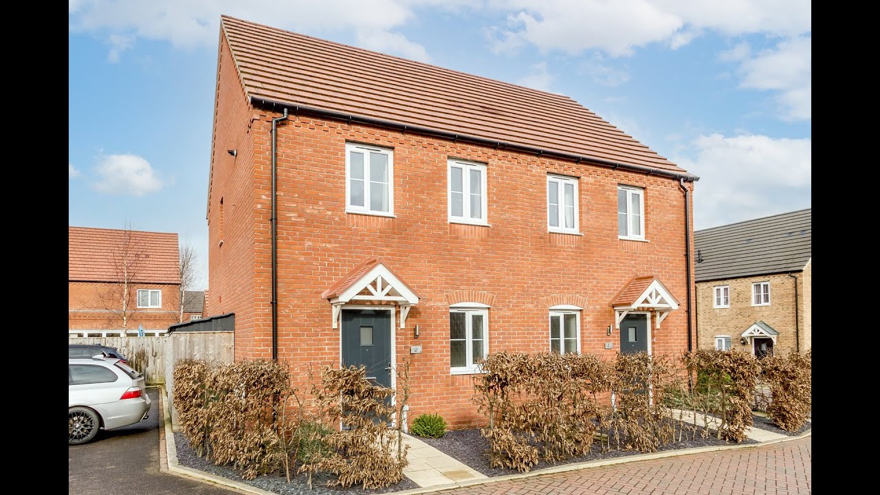 Modern three bedroom semi-detached house for rent in Swaffham, Norfolk with Longsons Estate Agents.