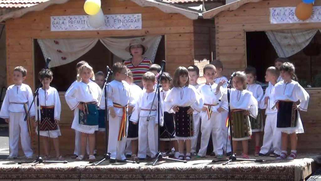 Premiile Micul Etnograf 2013: copiii joacă Sârba de la Enisala