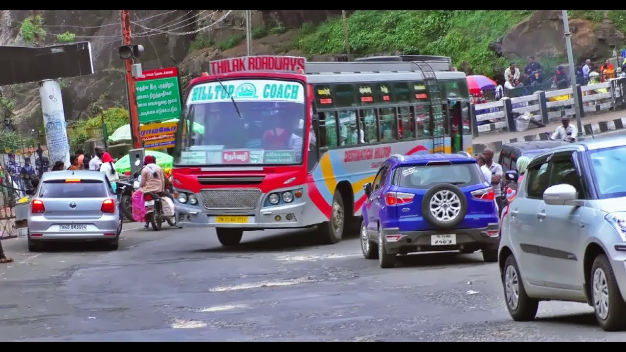 KODAIKANAL: So many little Shops in Kodaikanal, and Private Bus Travel on Kodaikanal Bend Road.