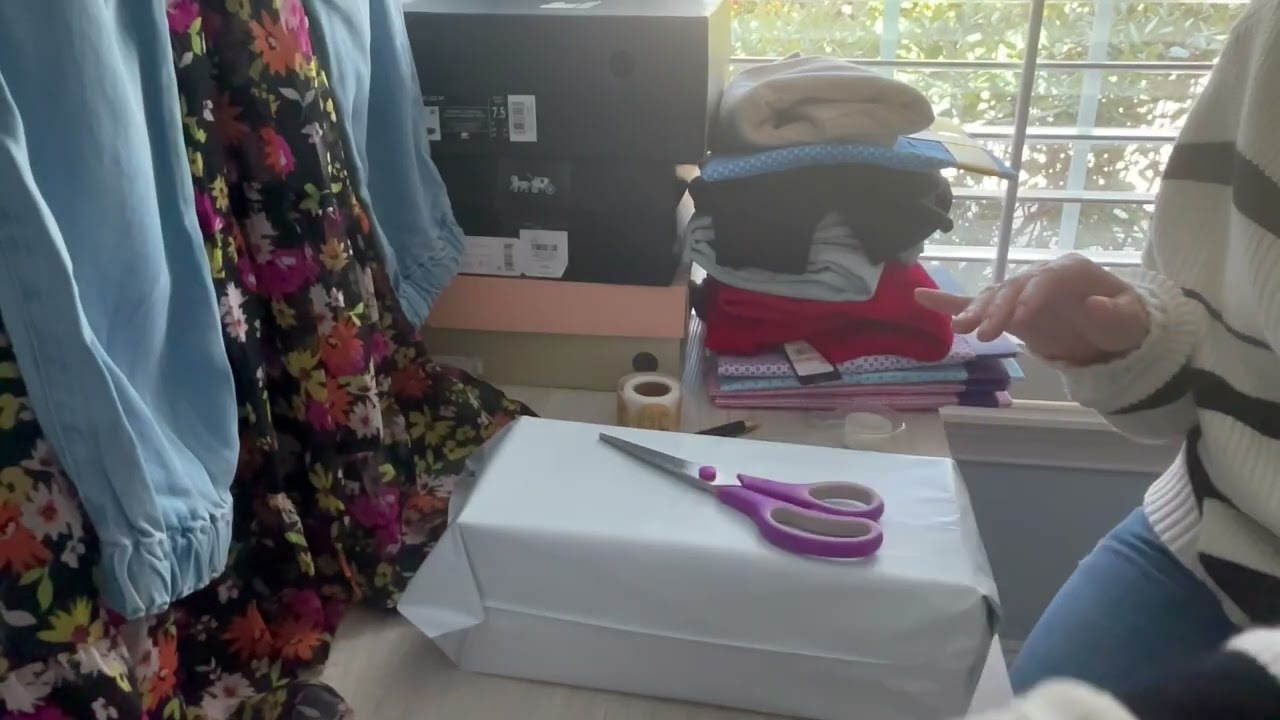 ASMR  packaging eBay sales crinkles, tapping, soft fabric sounds