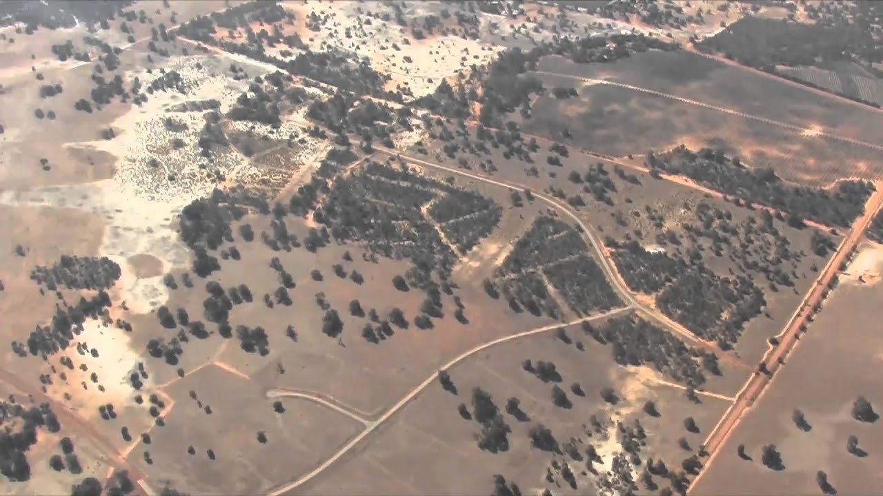 Flying in a Jabiru J 230 @ YBOO (Bindoon Abandoned Airstip).mov
