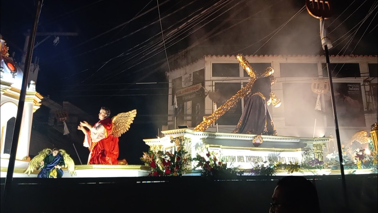 Madre de la amor y de la paz procesión del 16 aniversario de consagración de Jesús del calvario 