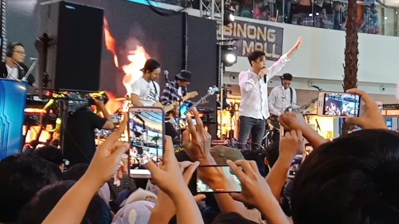 LAGU PAMUNGKAS KONSER BAND NOAH DI CIBINONG CITY MALL 