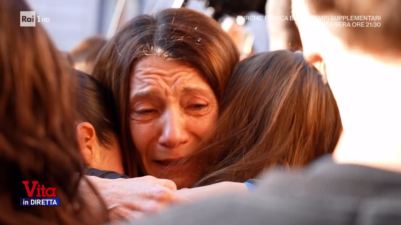 Crans-Montana, il dolore di familiari e amici di Achille e Chiara - Vita in Diretta 07/01/2025