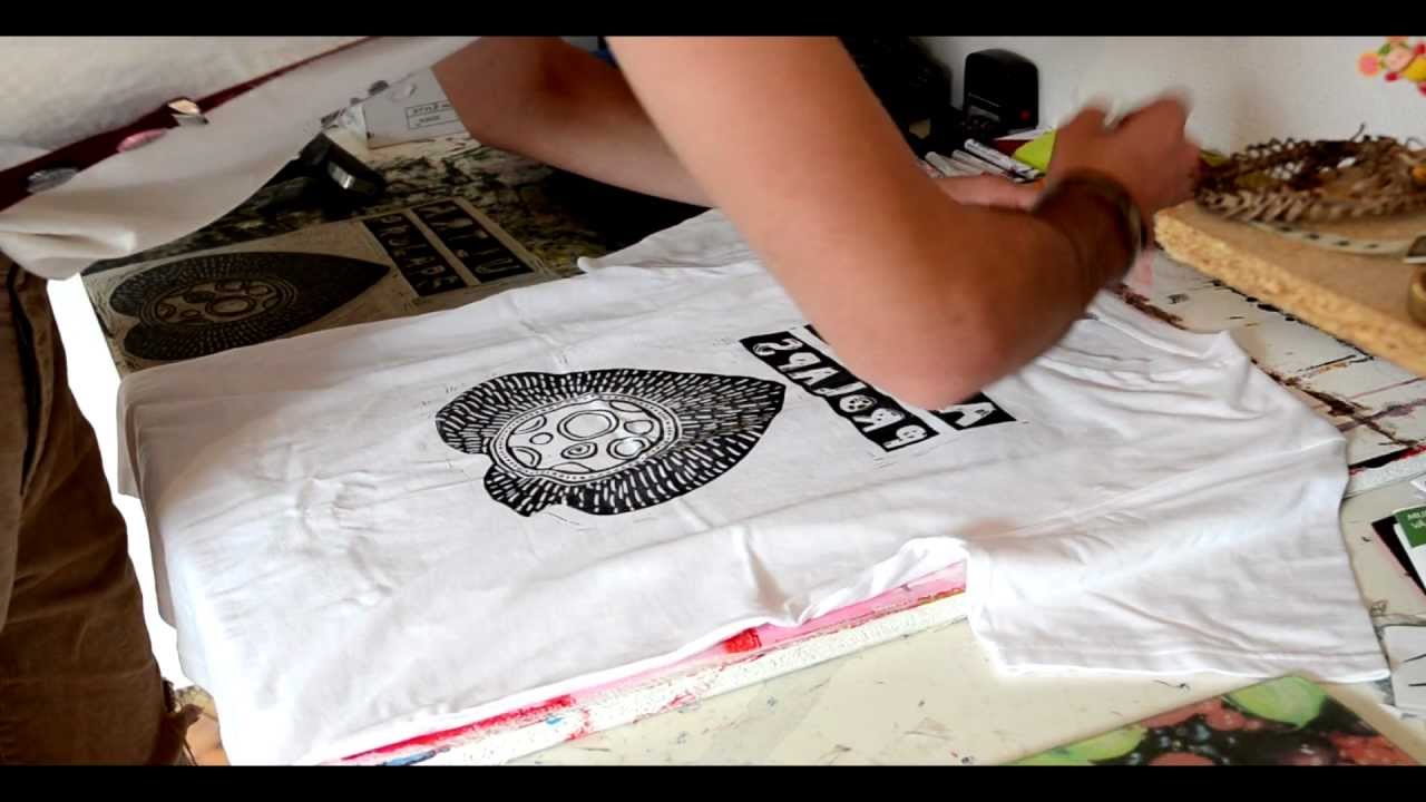 Teratoiid linogravure sur t-shirt / linocut home-printed