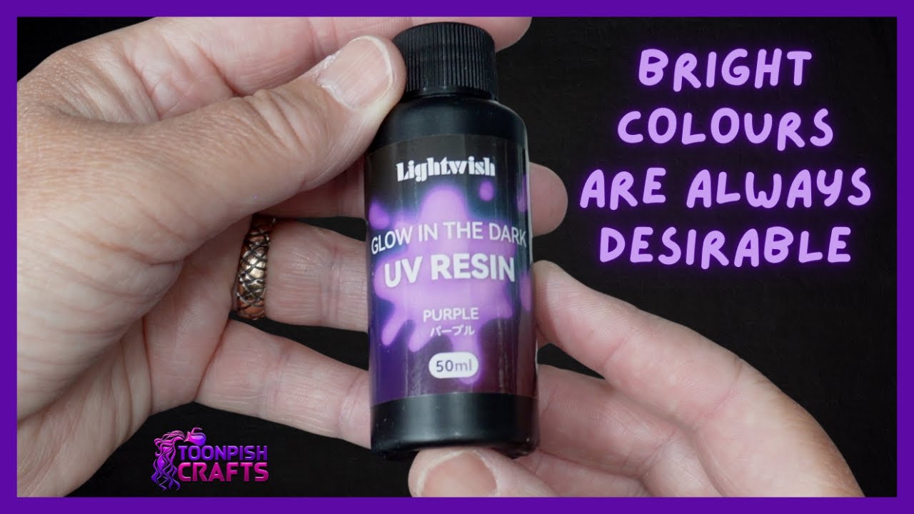Glow in the dark UV resin