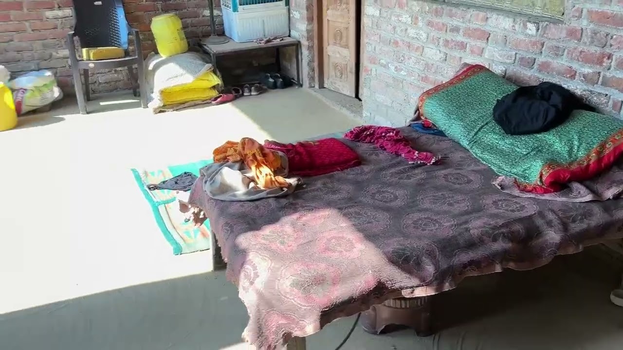 Aj mujhe achanak se noida se gaon ana pada 😢