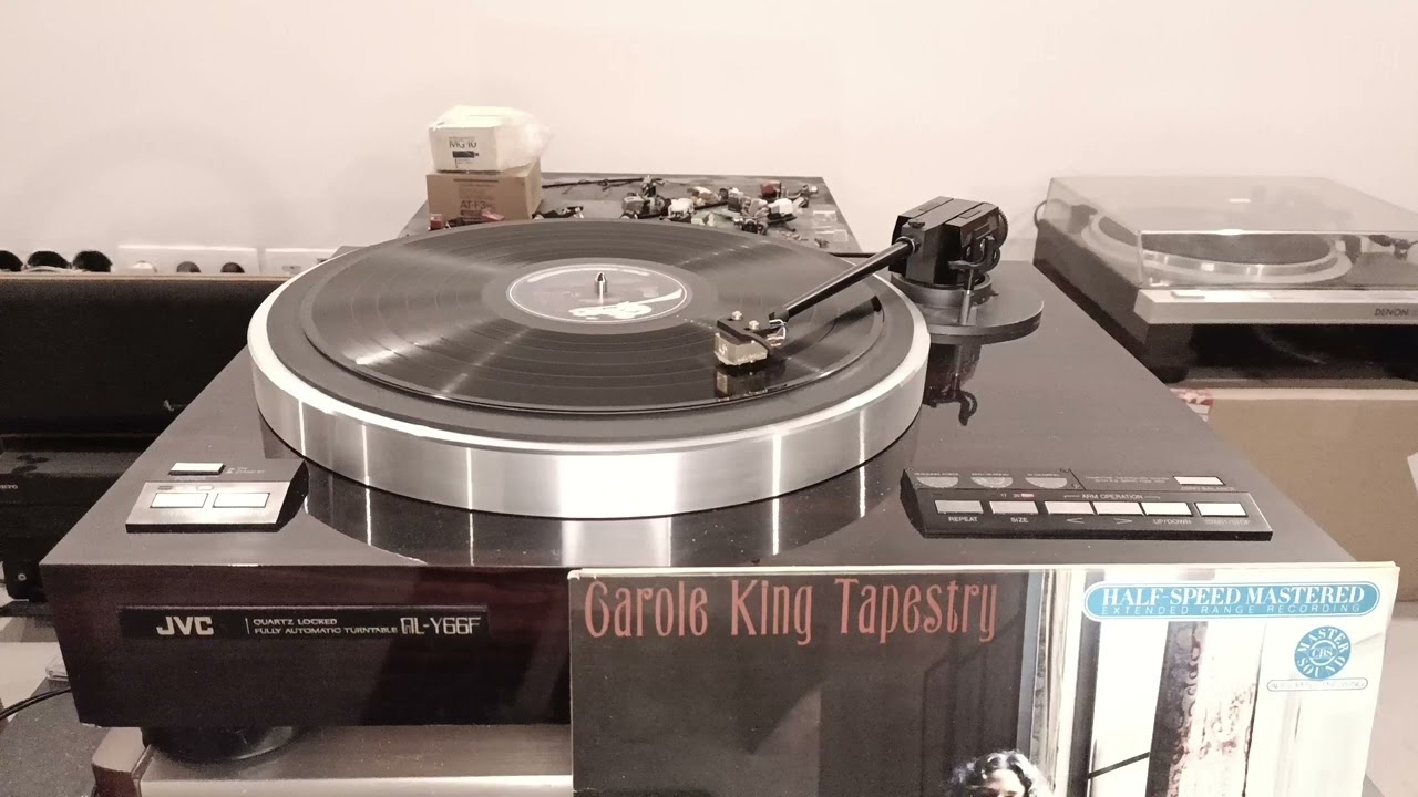 JVC /  VICTOR QL-Y66F playing CAROLE KING 