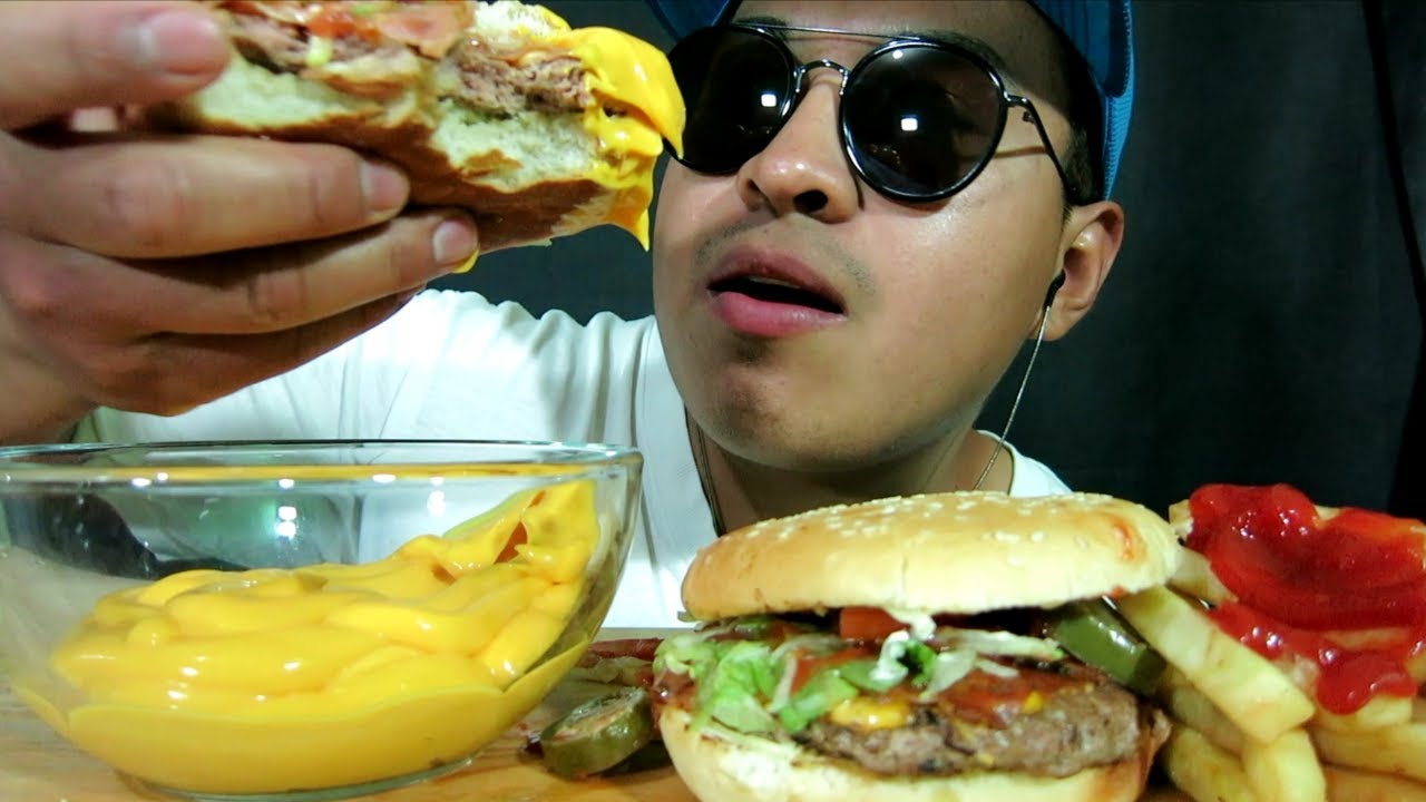 ASMR | COMIENDO HAMBURGUESA CASERA CON QUESO EXTRA Y PAPAS FRITAS. #ASMR #MUKBANG