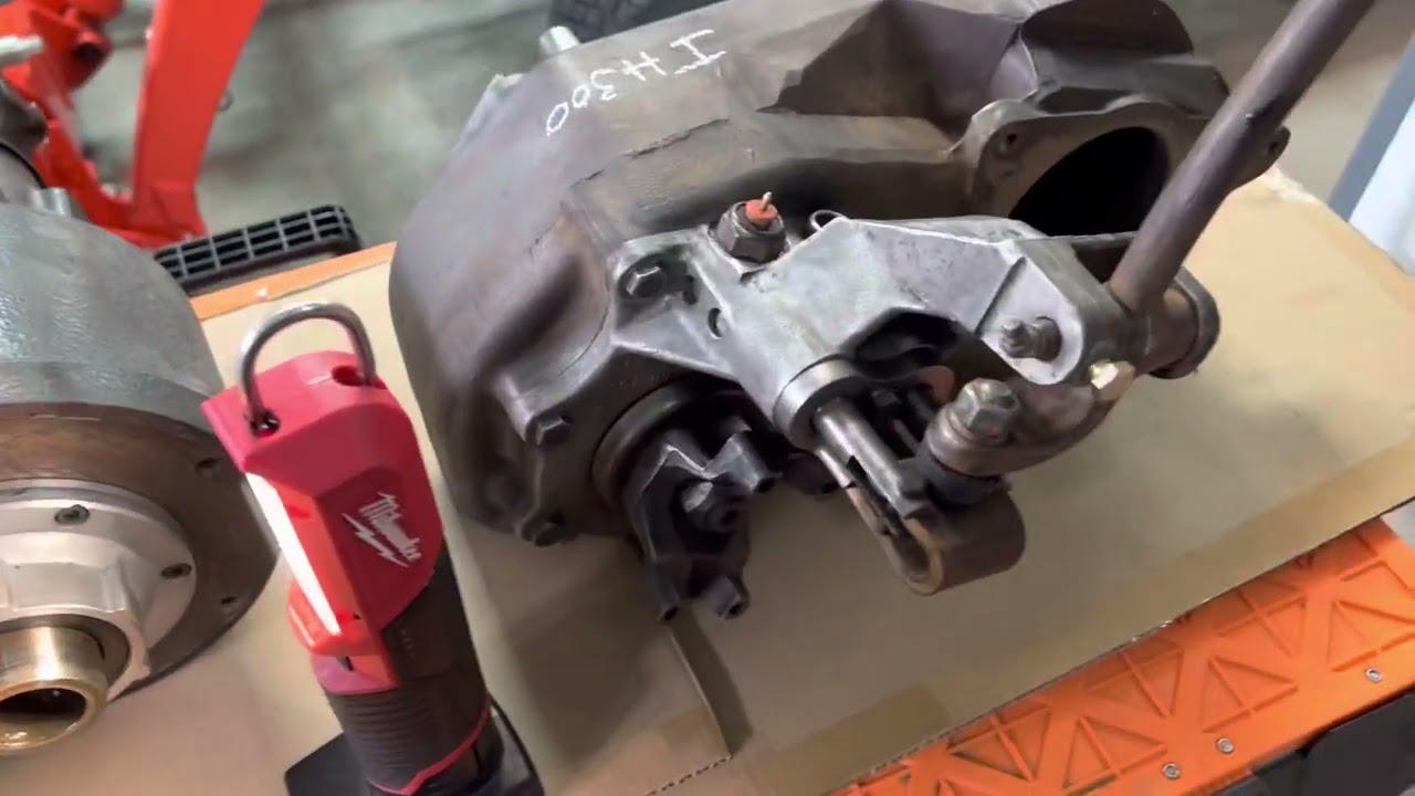 IH Scout Dana 300 в сравнении с Jeep Dana 300