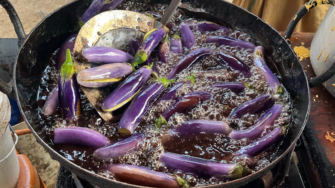 Hyderabad Famous Baingan (Brinjal) Pakoda Rs.50/- Only | Hyderabad Street Food