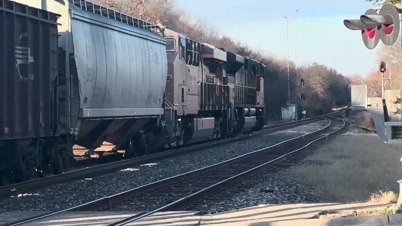 Northbound Union Pacific mix freight at dittmar road 