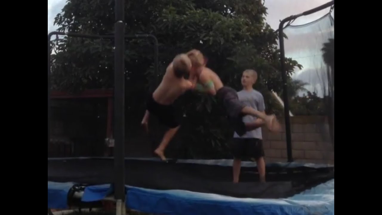 WWE - Smackdown - Main Event - John Cena vs. Randy Orton - Championship Match (Trampoline)
