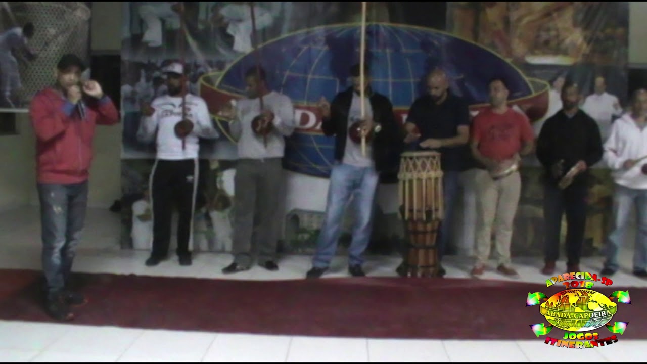 Mestrando Pretinho cantando 