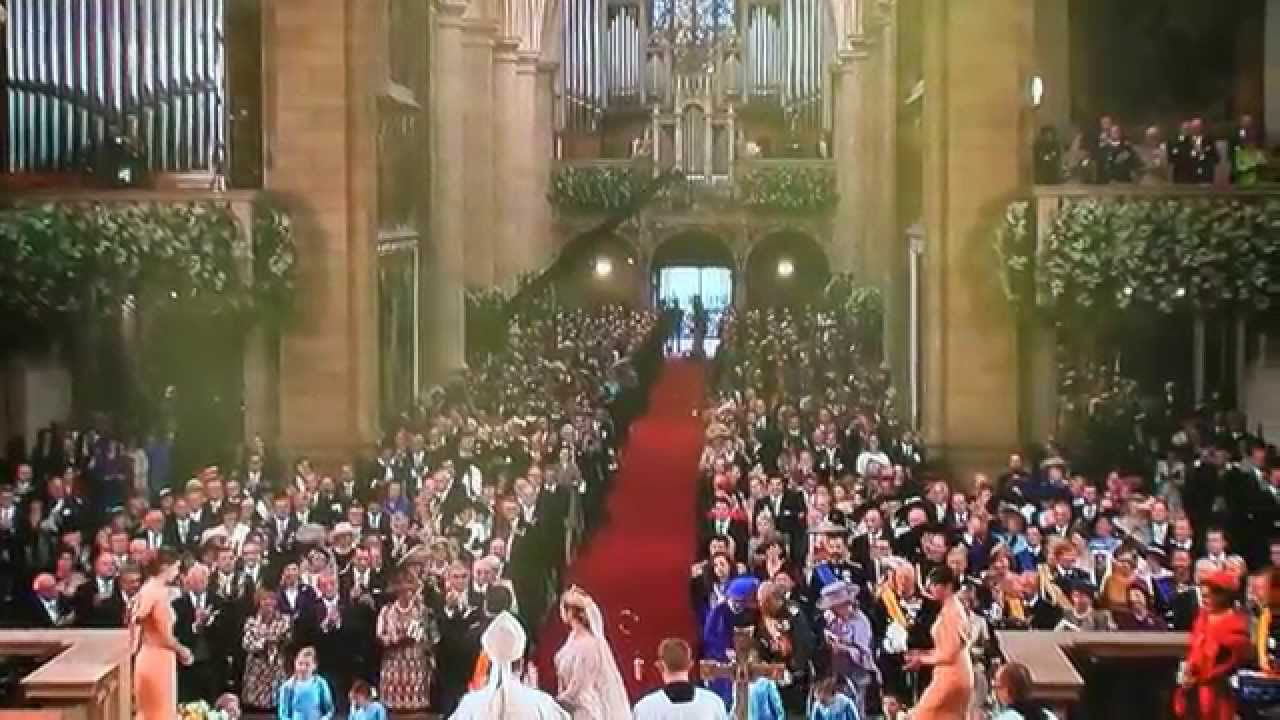 The Wedding of Countess Stéphanie De Lannoy and Prince Guillaume of Luxembourg, The Kiss