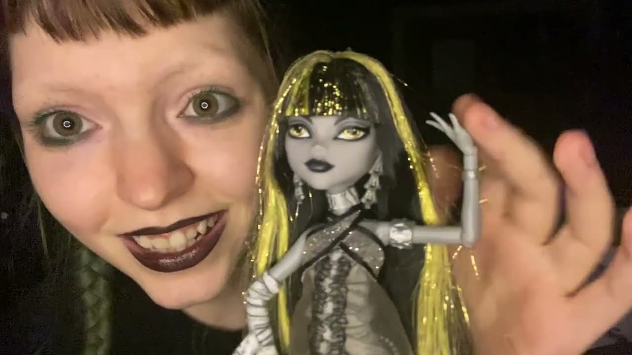 ASMR - Tapping on my favourite monster high dolls 