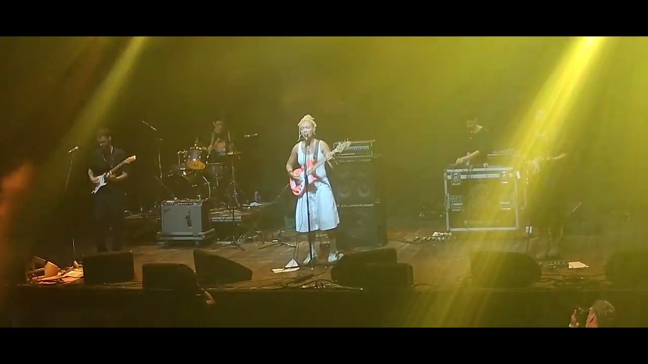 gracinha @ circo voador: farol