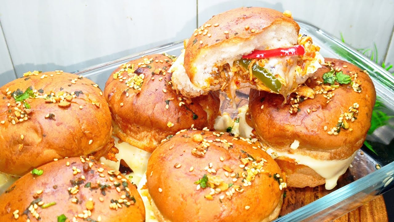 Ramzan Special 🌙 Chicken Sliders Recipe 😋| Spicy And Cheesy Chicken Sliders | Iftar Special #chicken