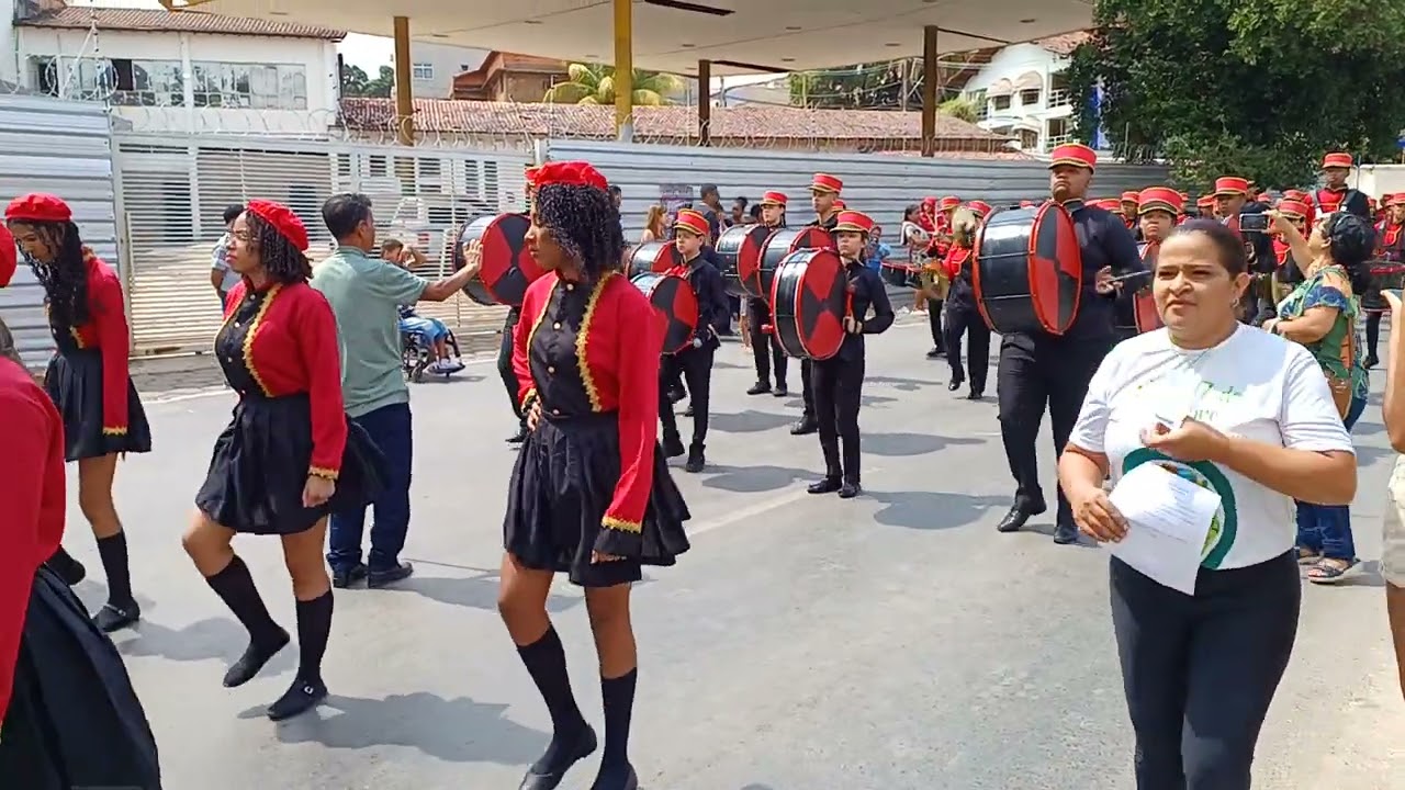 continuação do desfilete das escolas no desfile de 7 setembro 2024