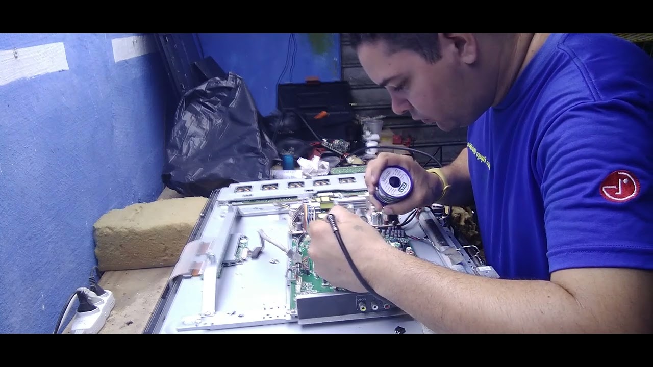 tv aoc lc32w831 desliga depois de alguns minutos! troca do regulador de 3.3vts