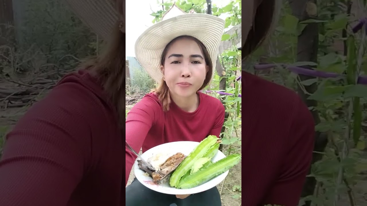 Ăn cơm với mắm đậu rồng ngon quá 