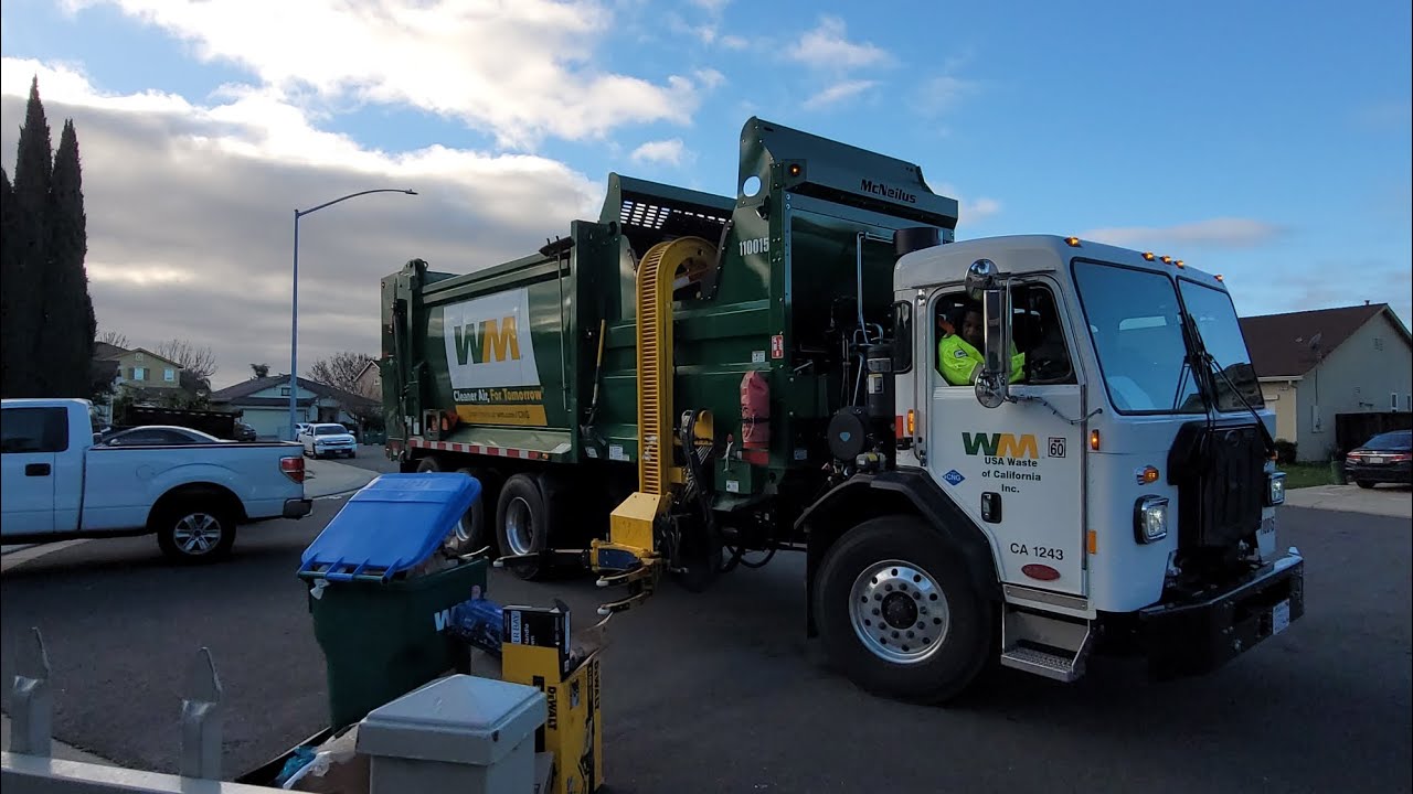 Brand new wm Peterbelt on recycling 