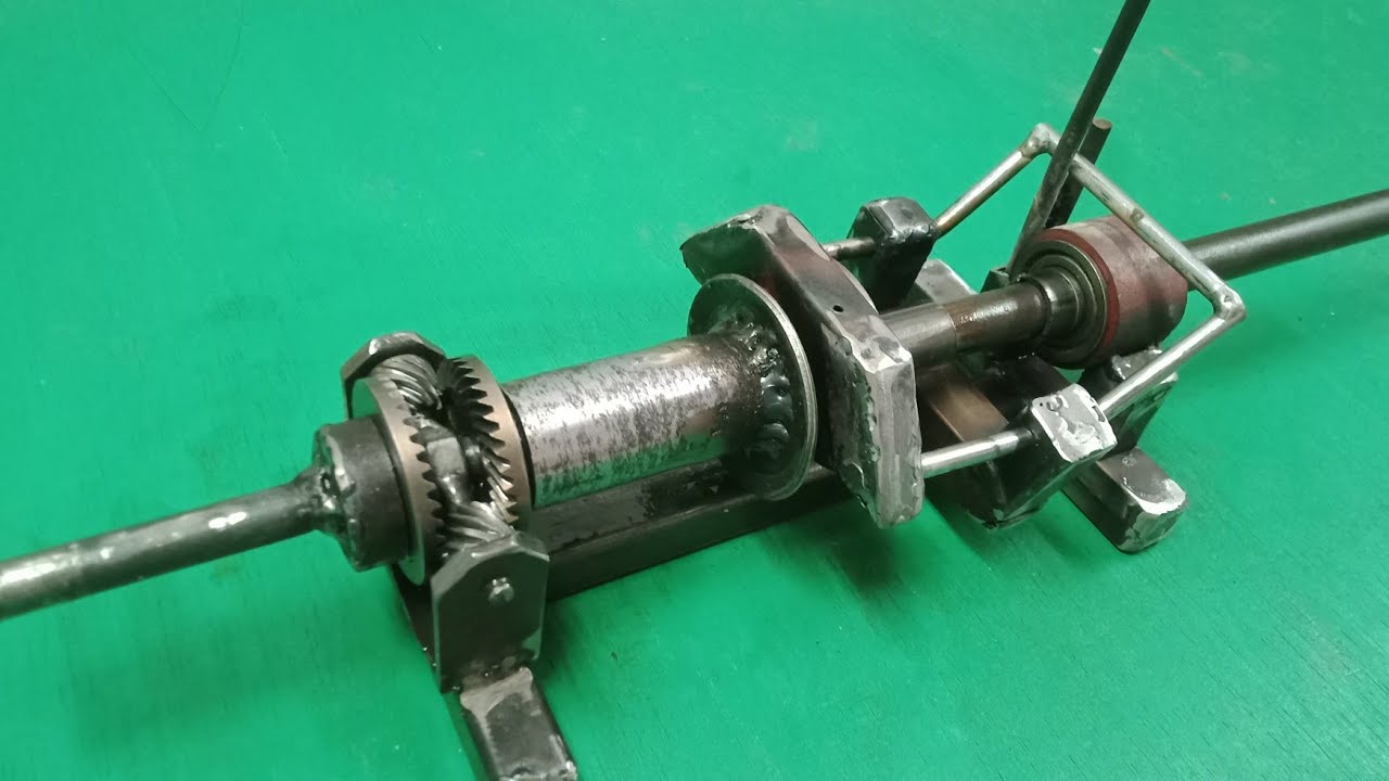 Inline shafts forward and reverse gears mechanism