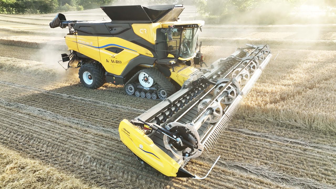 New Holland CR10 with 45ft. MacDon FD245 Havesting | Big Harvest