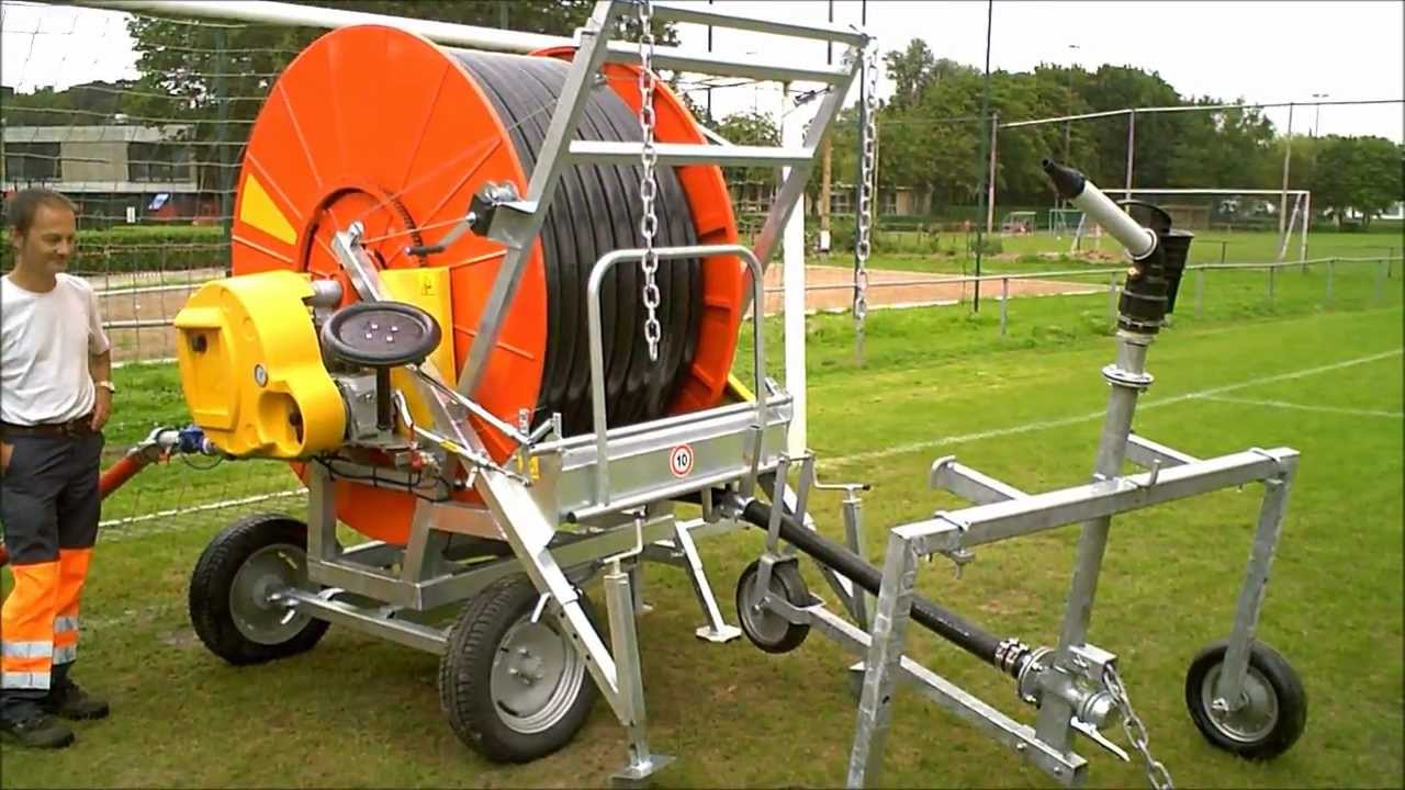 Hydor Perrot irrigation. Haspel voor mobiele beregening  voetbalveld.