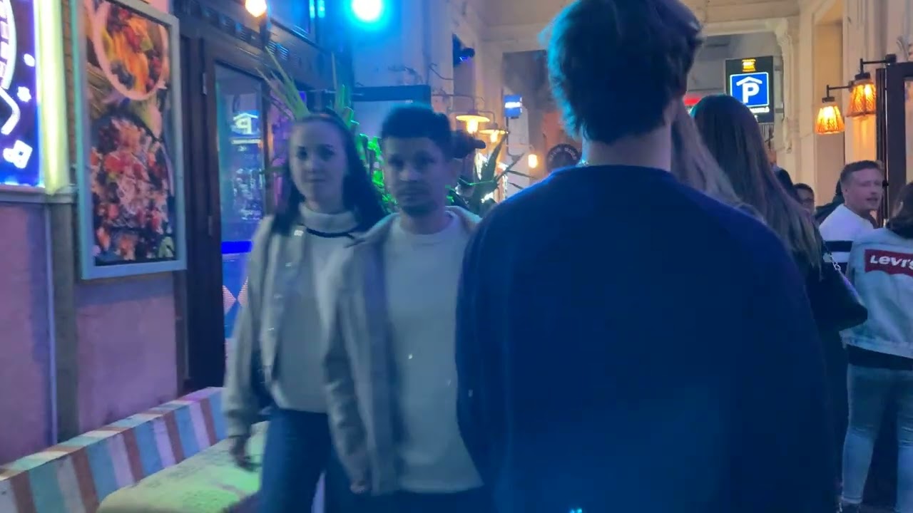 Gozsdu Udvar Walkthrough – Bars, Lights & Vibes | Budapest Nightlife in 4K