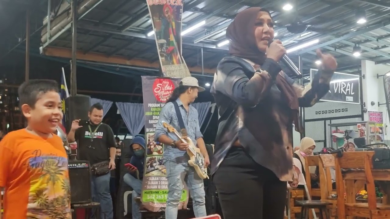 Sheeda nyanyi lagu angkat kaki . Sama macam muda2 dulu . feat penari bosanova shidi .