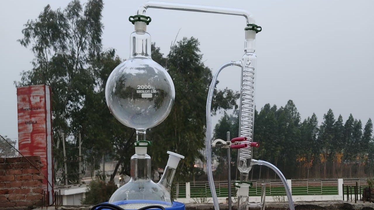 Steam Distillation Apparatus For Essential Oil Extraction by Harpal and Sons, Borosillicate Glass