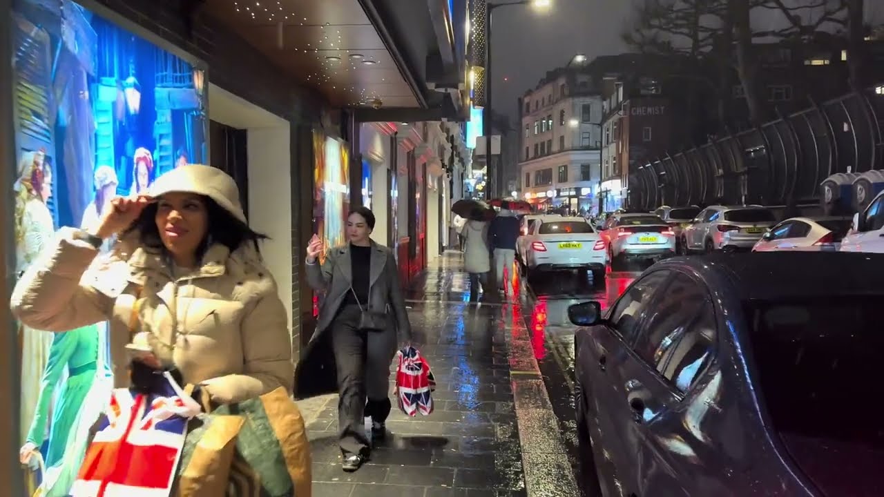 London’s FIRST Snow of 2026 ❄️ Central London Night Walk Oxford Street to Leicester Square 4K HDR