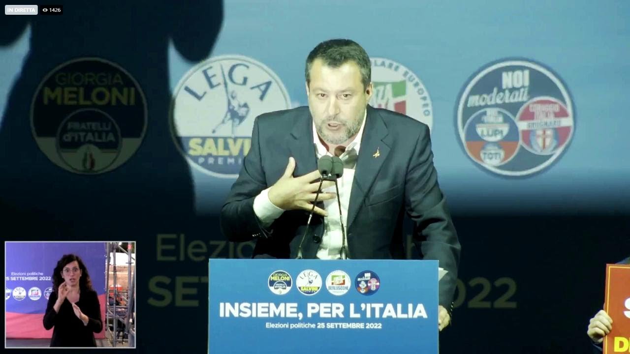 Salvini a piazza del Popolo: 