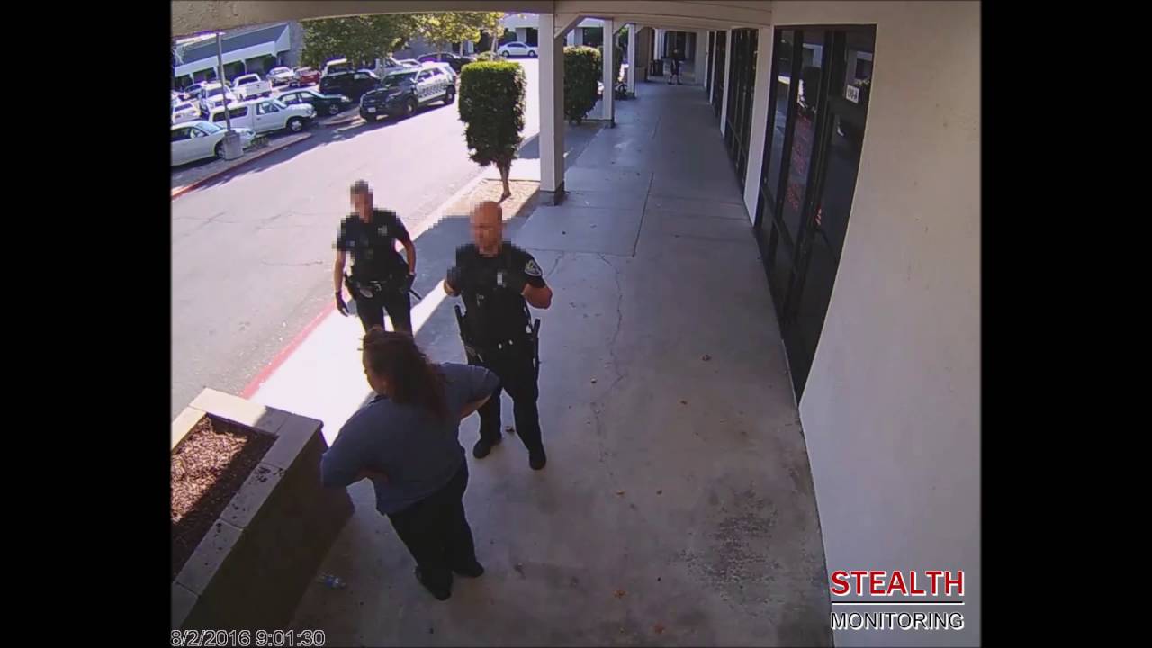 Public Urination in the Daytime in California Shopping Center