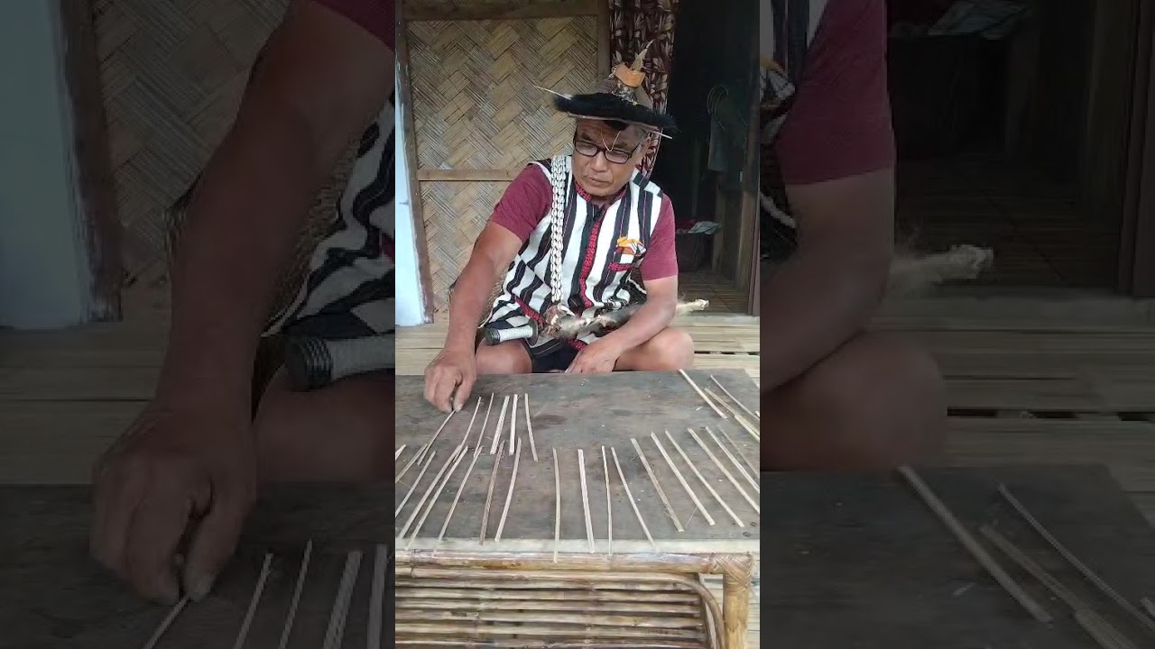 Old man deliver a Nyishi genealogy of Abo Tani