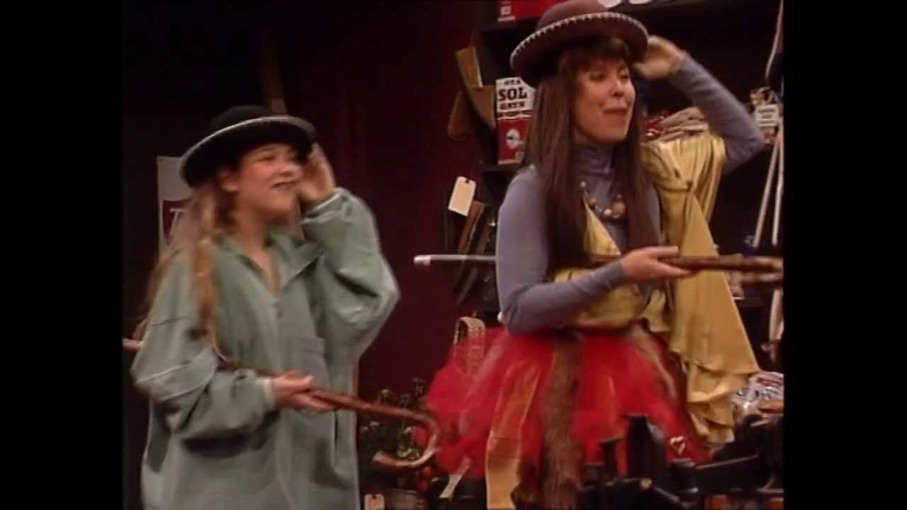 Pingvinsangen / Amalie Ihle Alhlstrup og Karin Jagd / Jul i Juleland (tv-version)