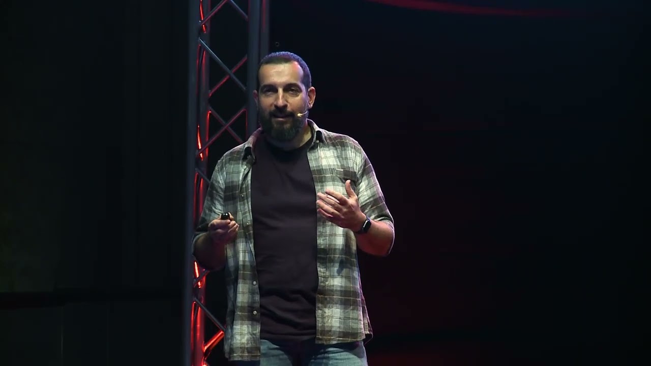 Il mondo che si restringe | Daniele Raineri | TEDxCuneo