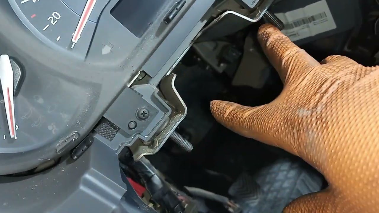 Desmontaje, mantenimiento y montaje módulo de dirección electroasistida KIA RIO 4.