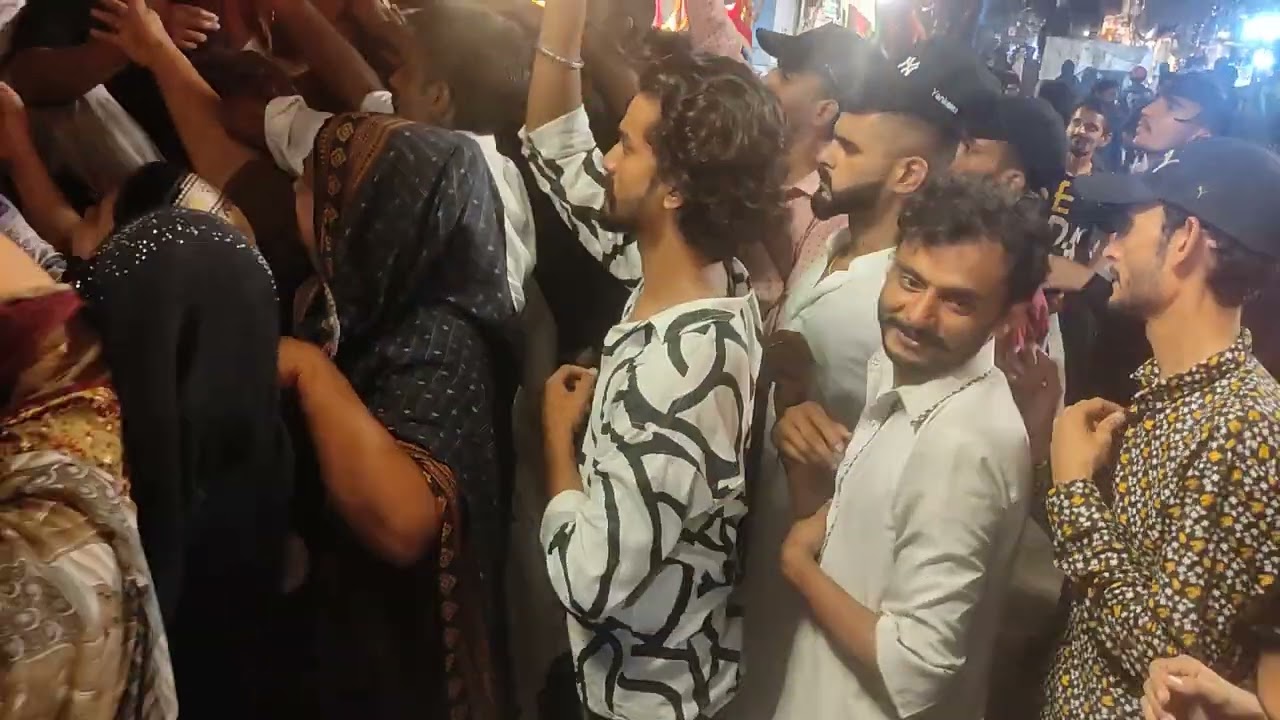 bibi Pak daman may baghairti K manazir watching for video plz follow and like