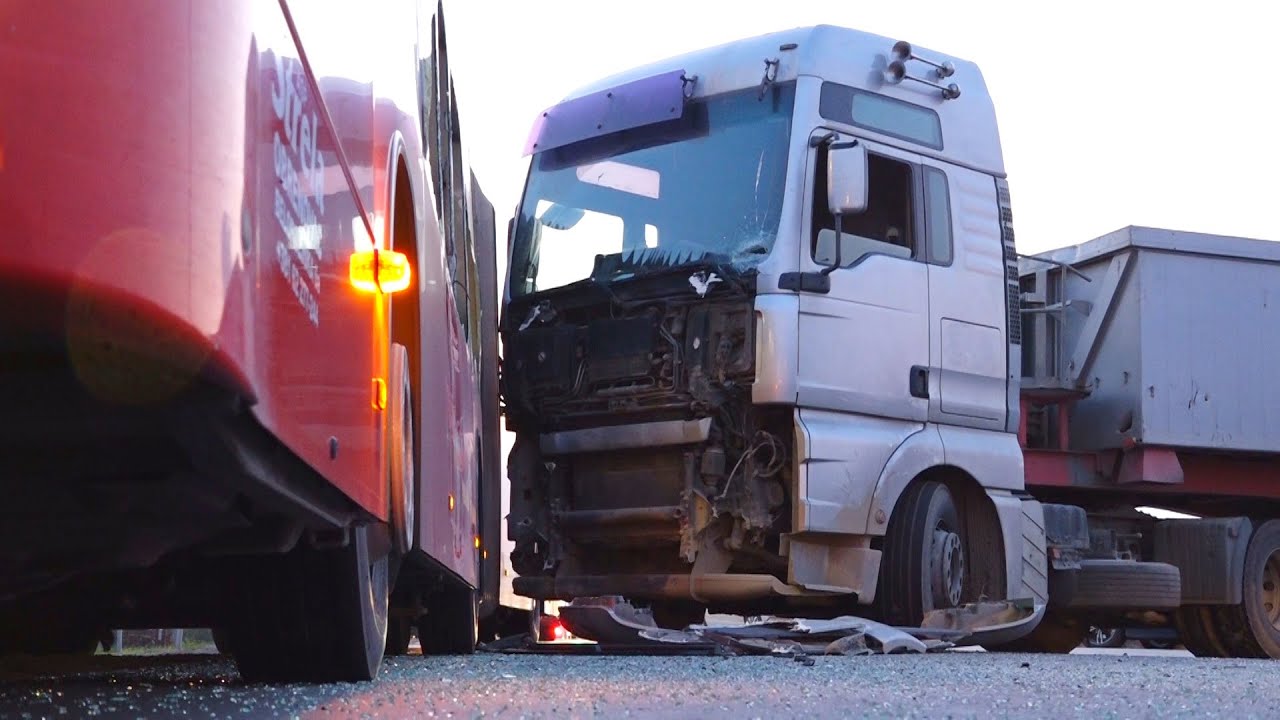 Sudar autobusa i kamiona