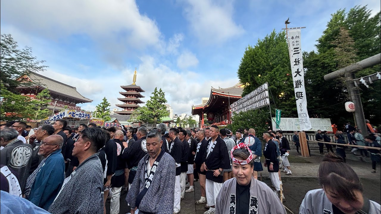 朝5:30から三社祭　本社　宮出し　2025.05.18