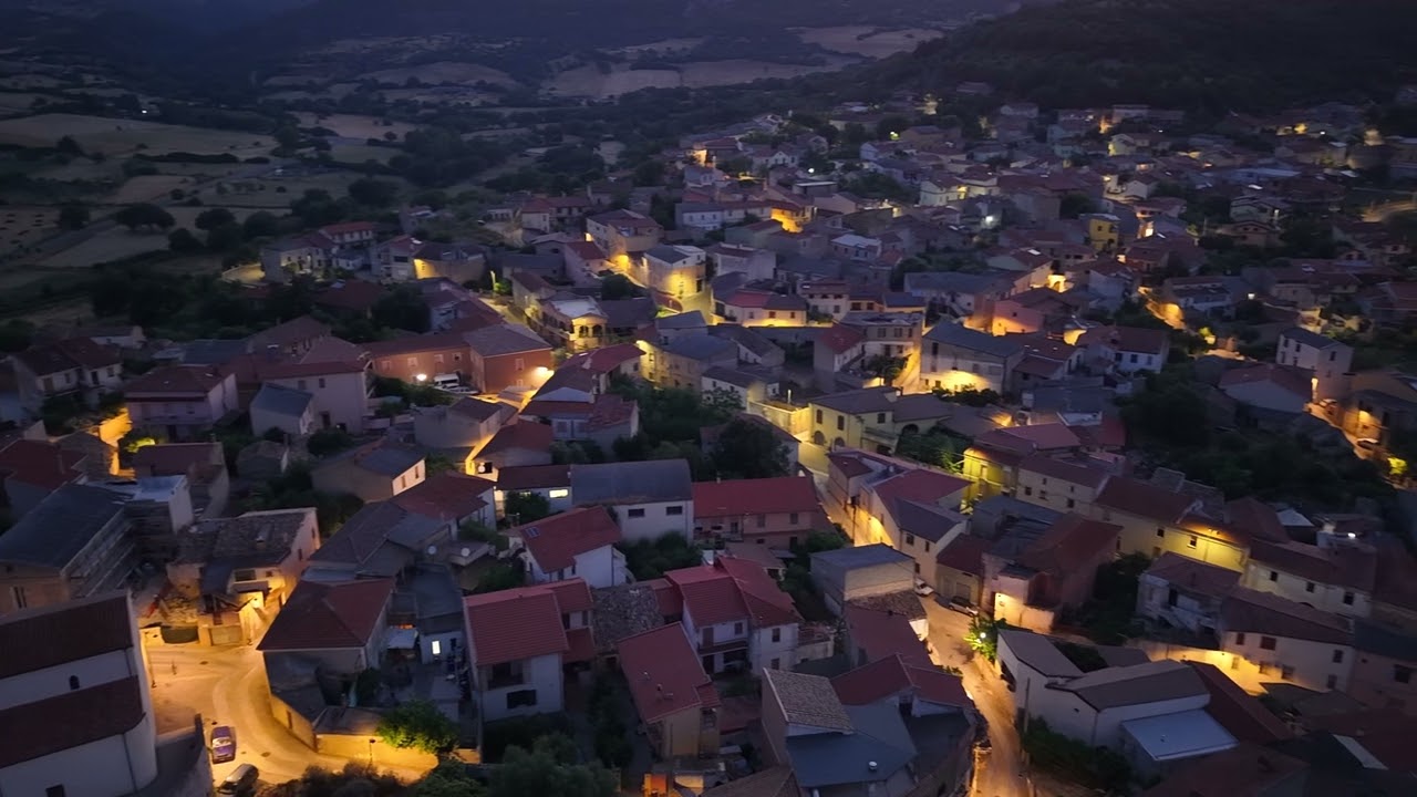 Prime luci del mattino a Nurallao.