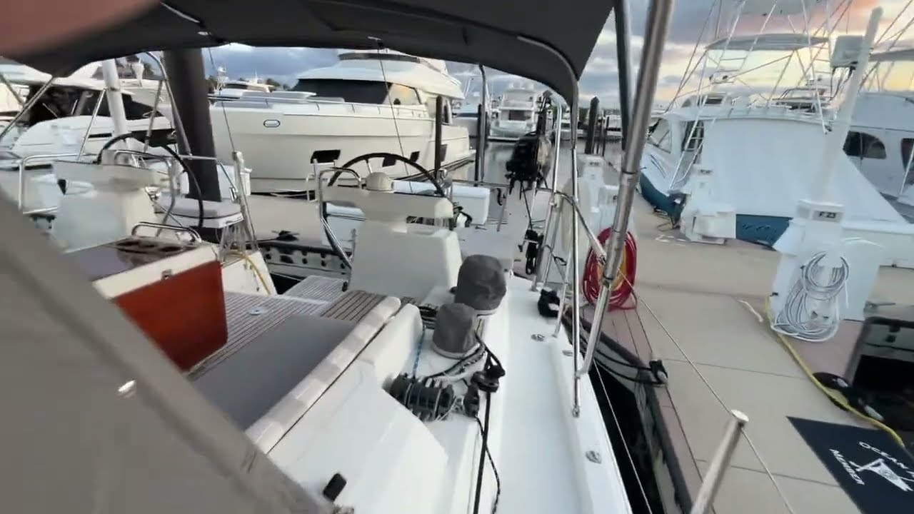 Видео экстерьера Jeanneau 54 2016 года. Совершенно новый листинг.