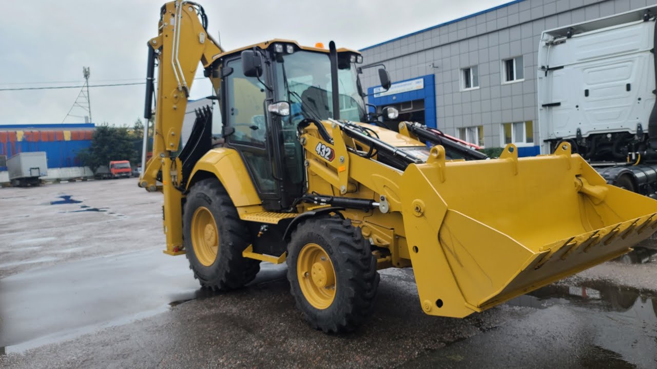 Иван купил Caterpillar забираем у дилера.