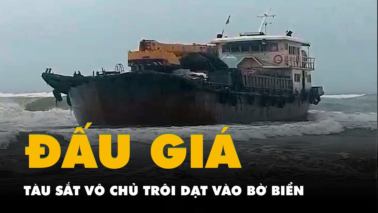 Một tàu sắt vô chủ trôi dạt vào bờ biển Quảng Trị, được đấu giá 1,3 tỉ đồng