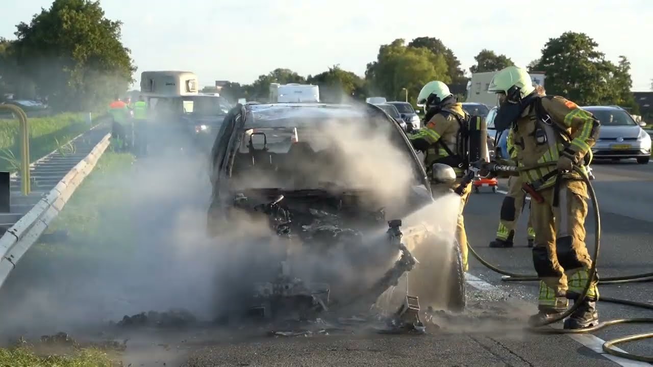 Auto brandt uit op A28 tussen Zwolle en De Lichtmis