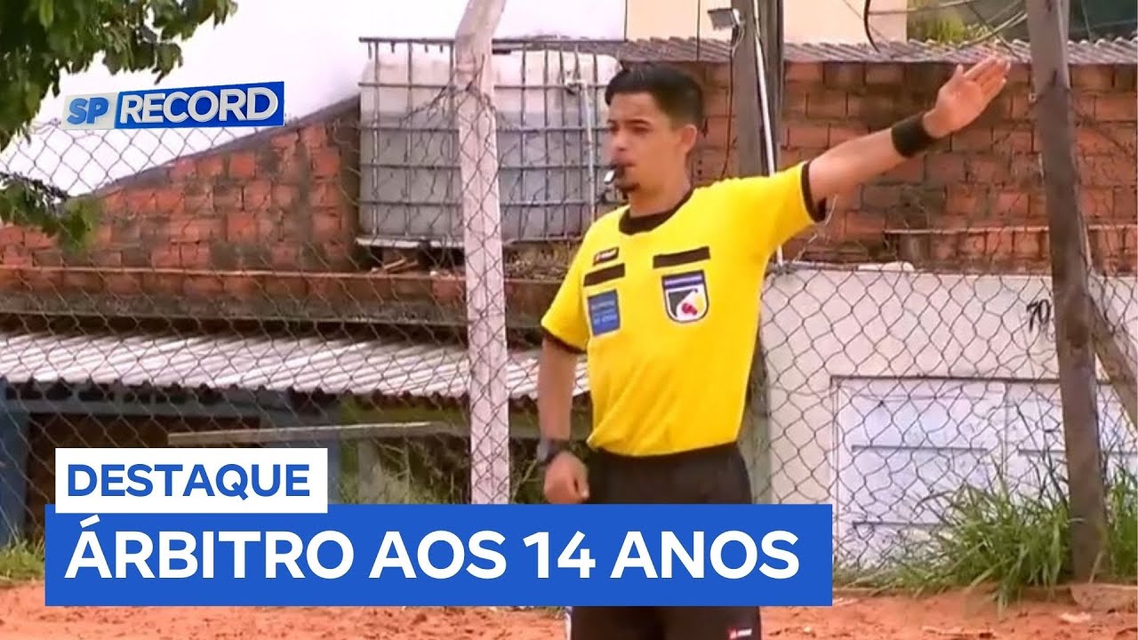 Jovem de 14 anos se destaca ao apitar partidas de futebol amador de São Carlos (SP)