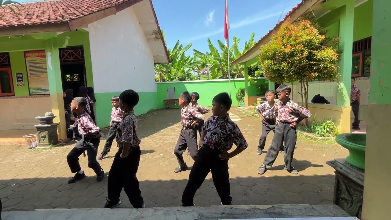 Tari Babalu SDN Manggis Putra